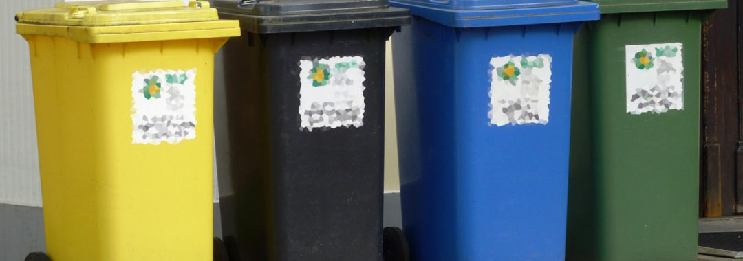 Los contenedores de basura municipales y el plástico